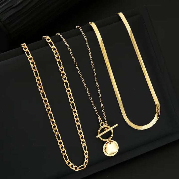 Savira Gold Textured Coin Necklace