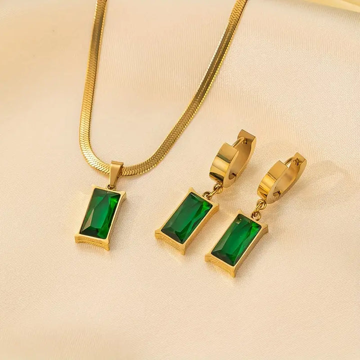 Elegant Emerald Jewelry Set