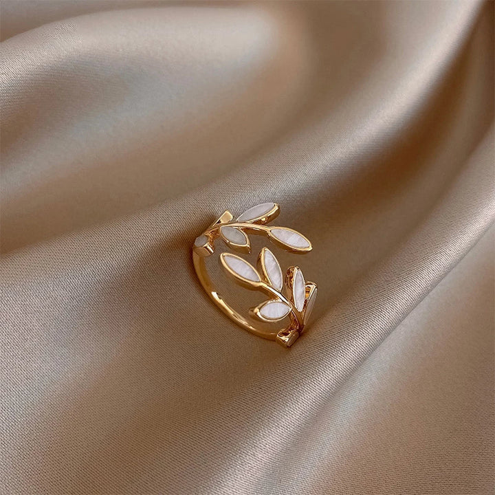 Chic Leaf Ring