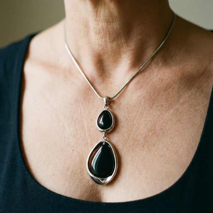 Elegant Vintage Black Stone Pendant Necklace