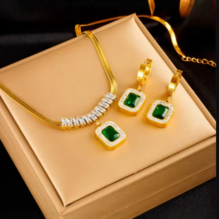 Emerald Night Jewelry Set" can be rewritten as "Emerald Night Jewelry Collection.