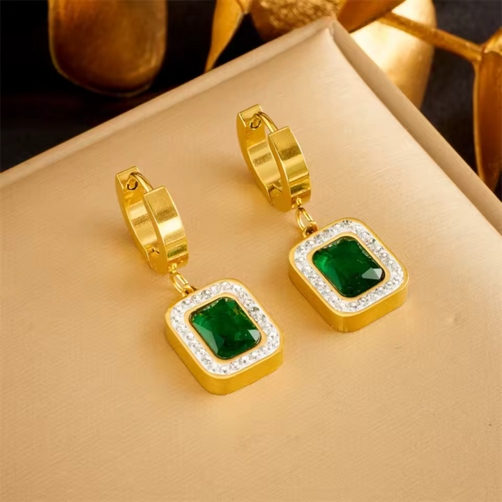 Emerald Night Jewelry Set" can be rewritten as "Emerald Night Jewelry Collection.