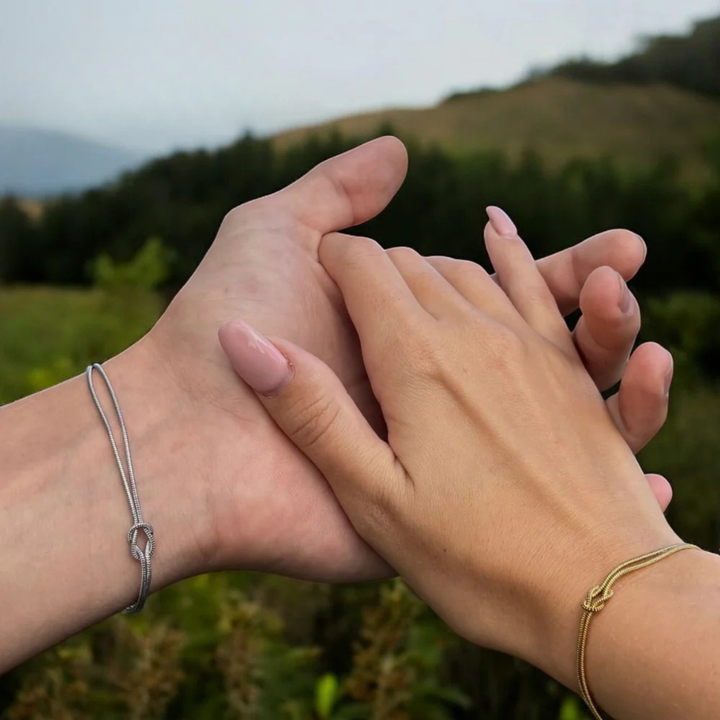 Elegance Knot Bracelet – A Symbol of Unity