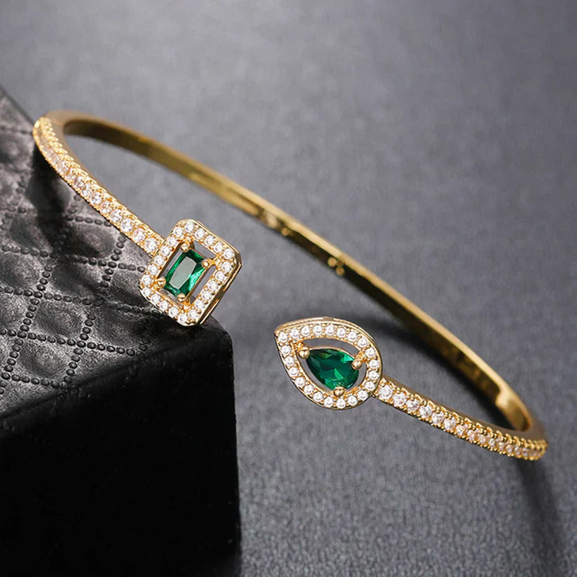 Claudia Emerald Bracelet" can be rewritten as "Claudia Emerald Gemstone Bracelet.