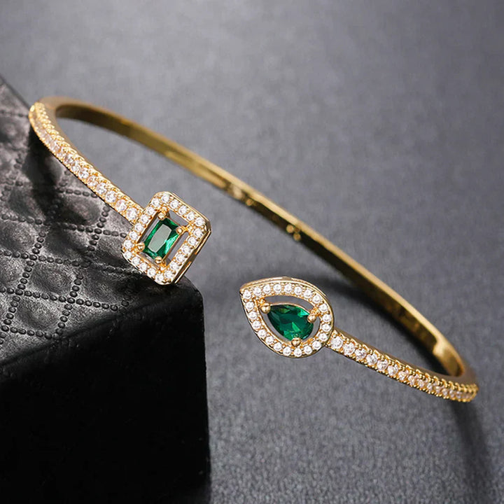 Claudia Emerald Bracelet" can be rewritten as "Claudia Emerald Gemstone Bracelet.