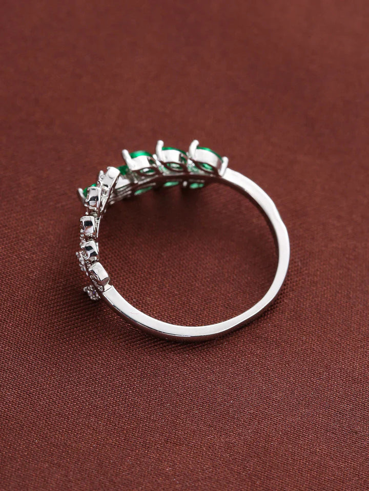 Vivara White Gold Ring" can be rewritten as "Vivara White Gold Band.