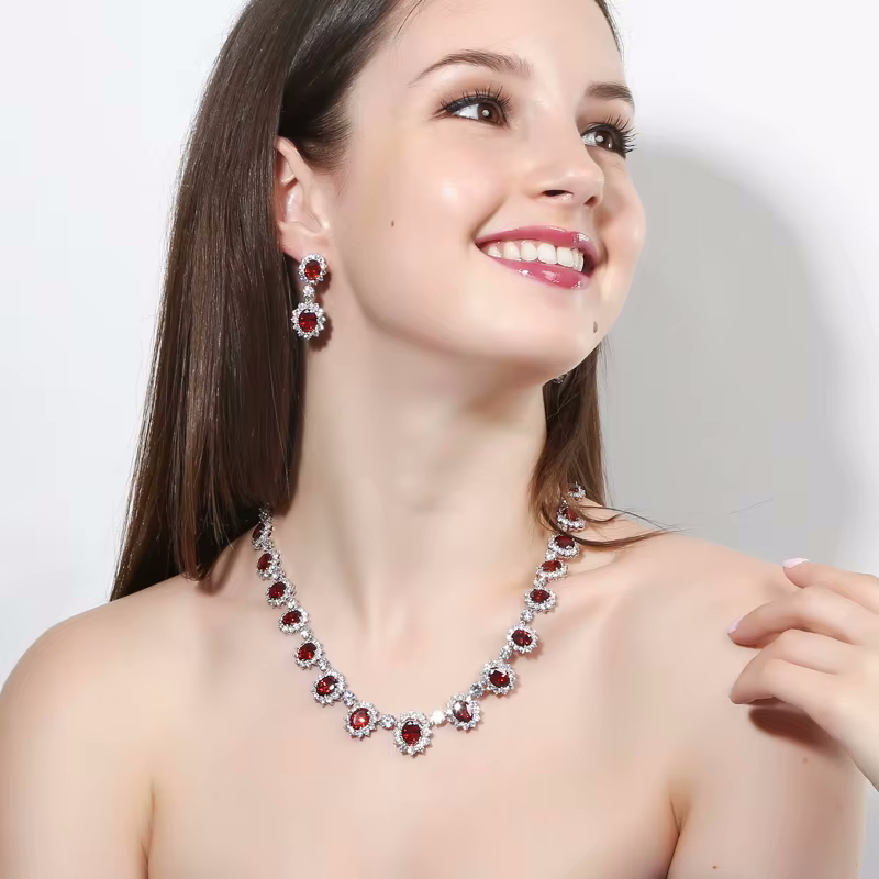 Queen Jewelry Set: Earrings & Necklace