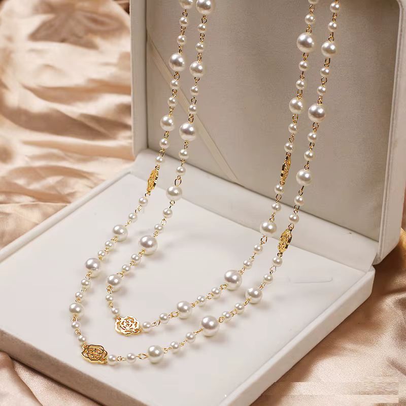 Chic Gold Pearl Necklace