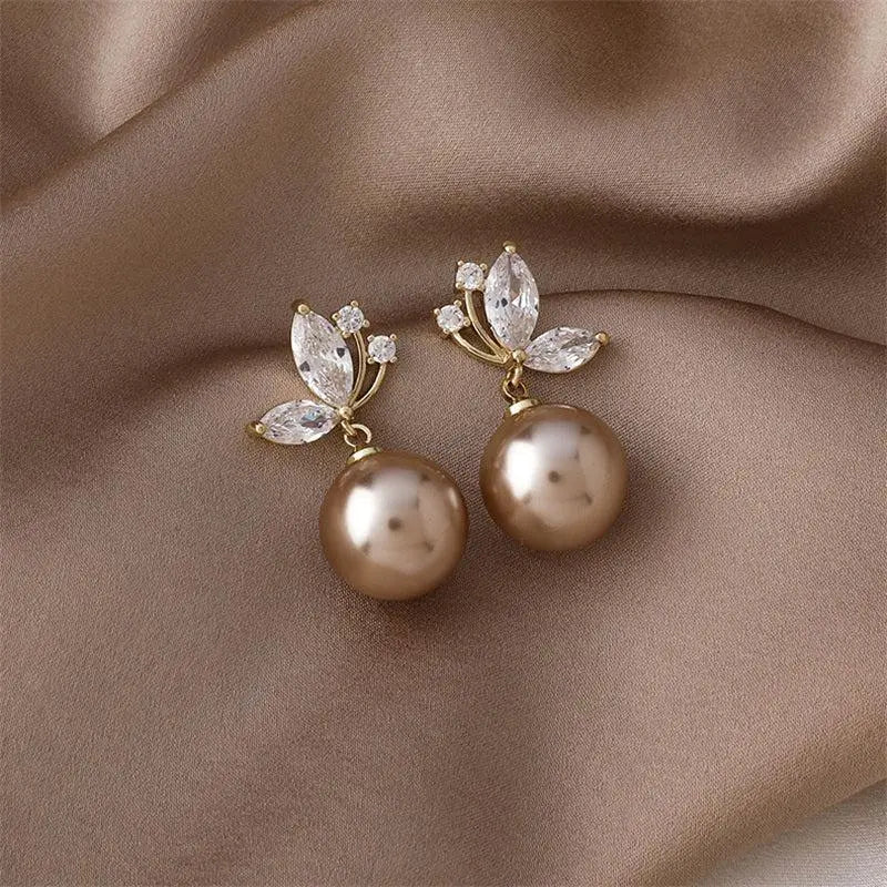 Elegant Pearl and Gold Crystal Earrings