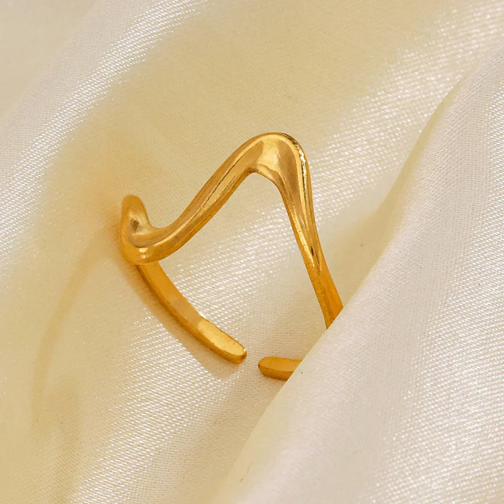 Wave-Inspired Geometric Rings