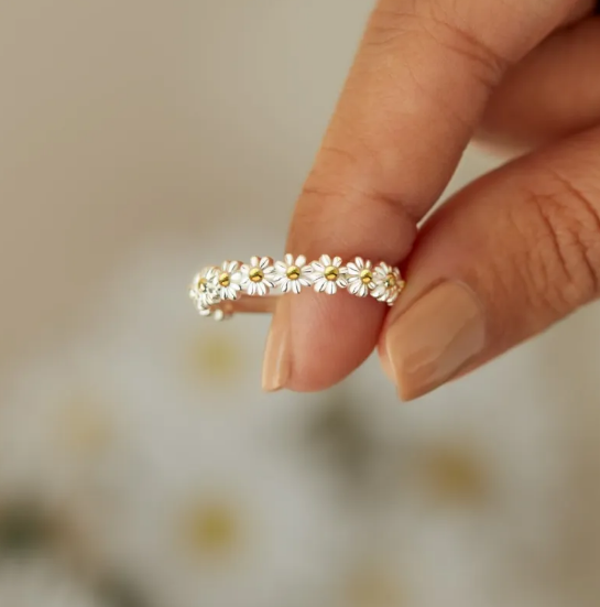 Silver Daisy Ring - Petite Design