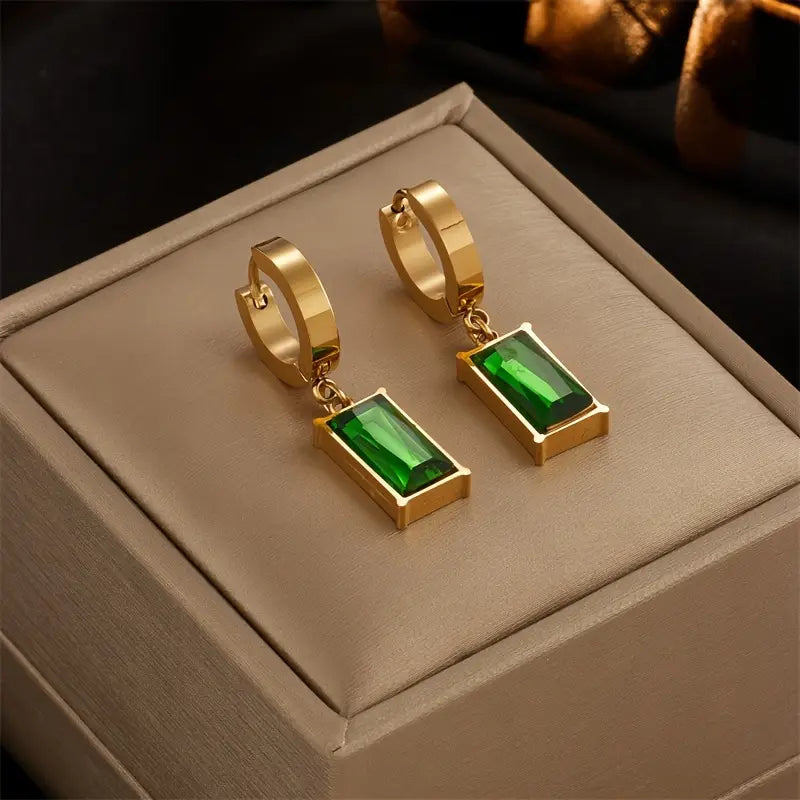 Elegant Emerald Jewelry Set