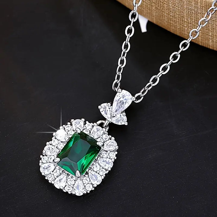 Emerald Stone Necklace by Gisela