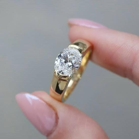 Vintage Gold Ring with Zirconia