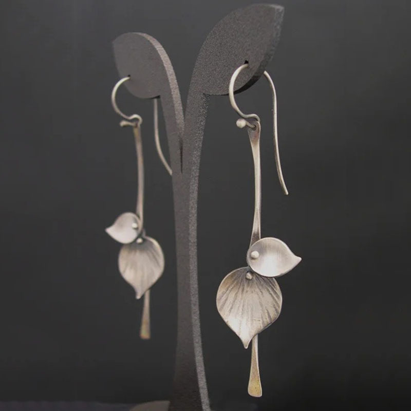 Vintage Silver Leaf Earrings" can be rewritten as "Charming Vintage Silver Leaf Earrings.
