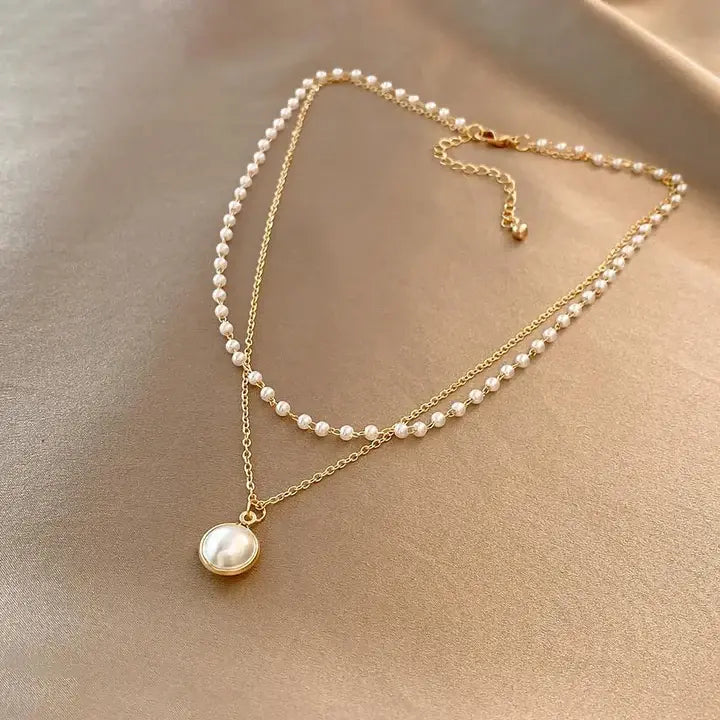 Chic Gold Pearl Necklace