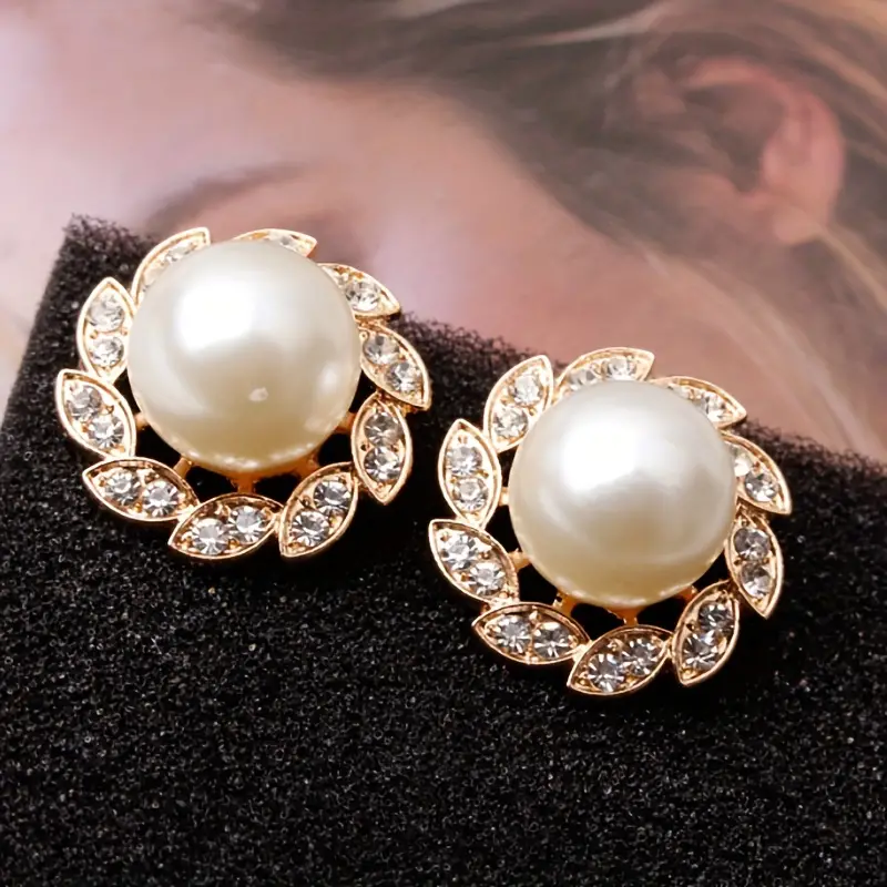 Chic Pearl & Shiny Leaf Earrings