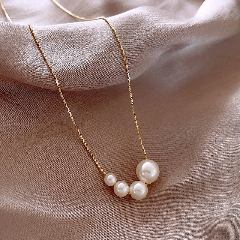 Chic Pearl Necklace
